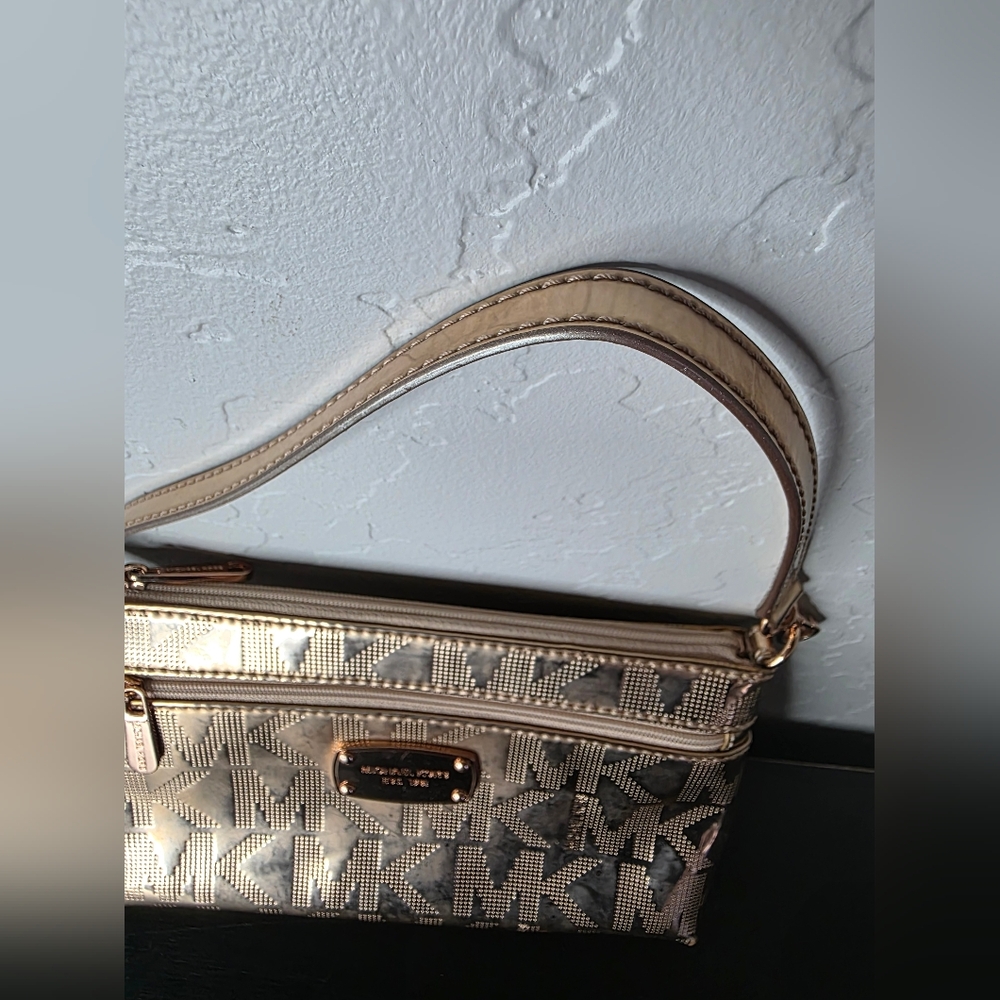 Michael Kors Jet Set Gold Clutch Wristlet Sleek Design - Picture 5 of 9